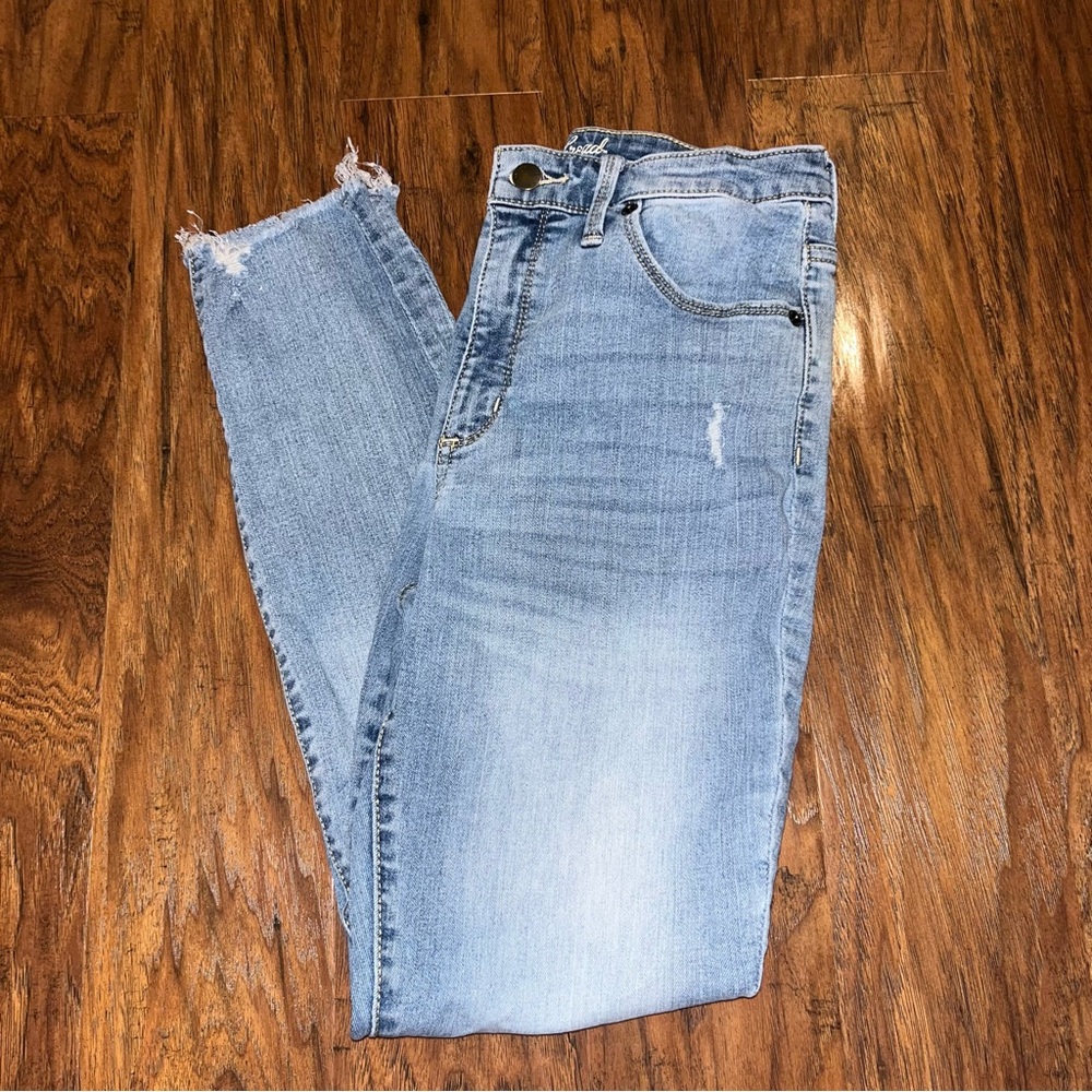Universal Thread Women’s Light Blue Distressed Women Jeans 8